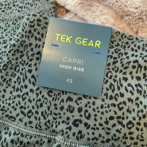 Leopard TekGear leggings - Picture 2 of 7